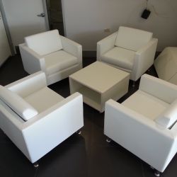 salottino-divani-pelle-colore-bianco-Giunone-Moving