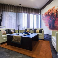 salotto-moderno-divani-pelle-colore-beige-Giunone-Moving